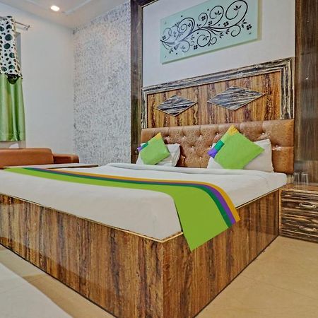 Treebo Trend Radha Palace Mathura Exterior foto