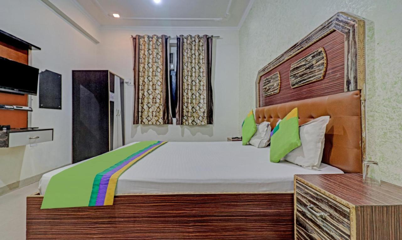 Treebo Trend Radha Palace Mathura Exterior foto