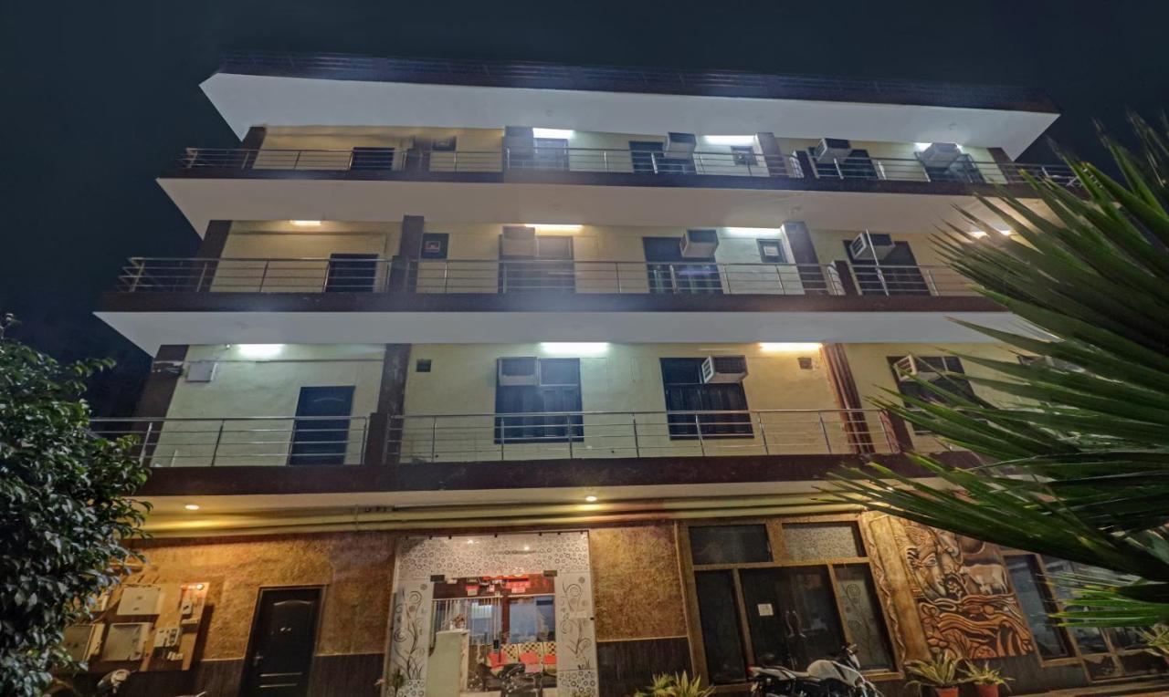 Treebo Trend Radha Palace Mathura Exterior foto