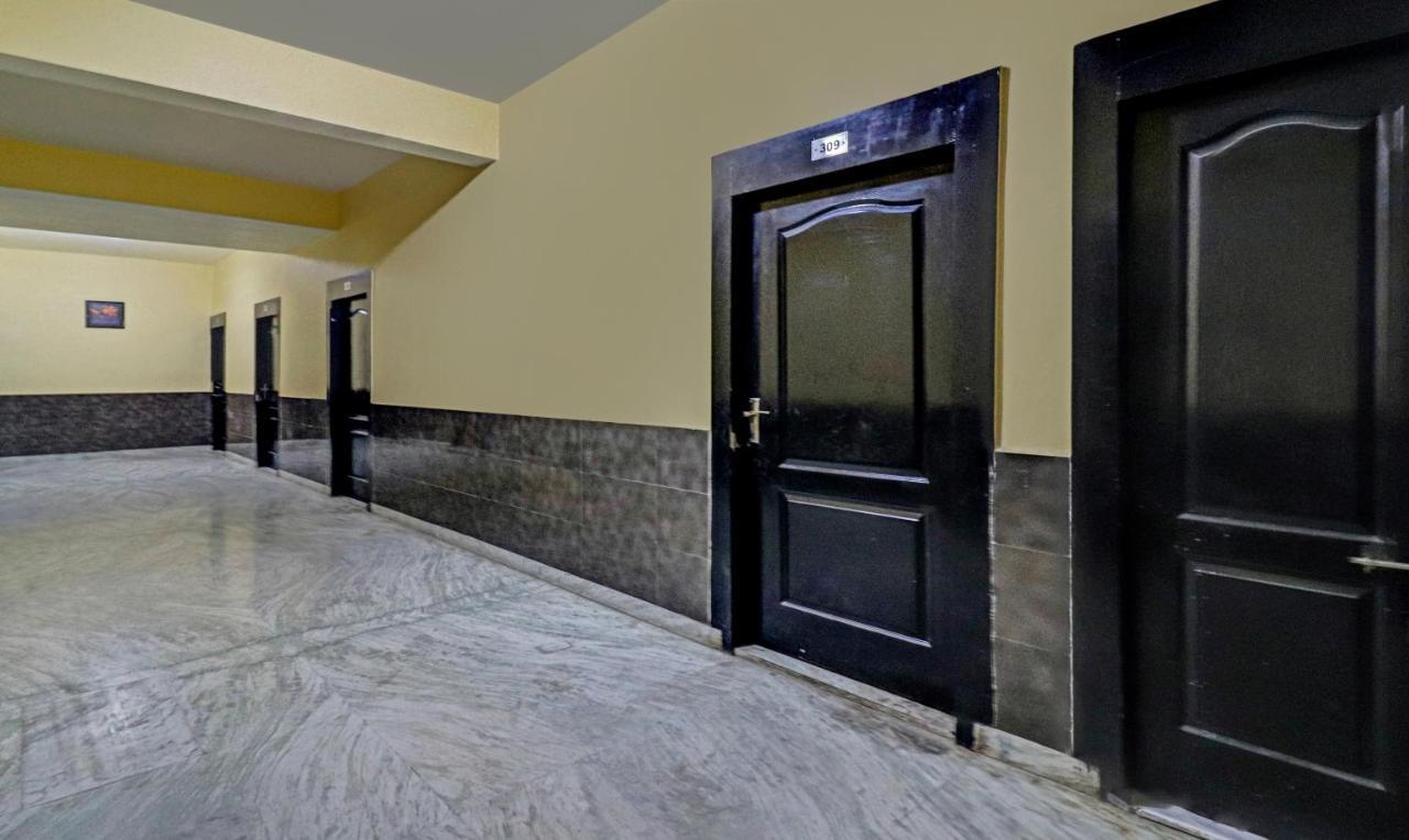 Treebo Trend Radha Palace Mathura Exterior foto