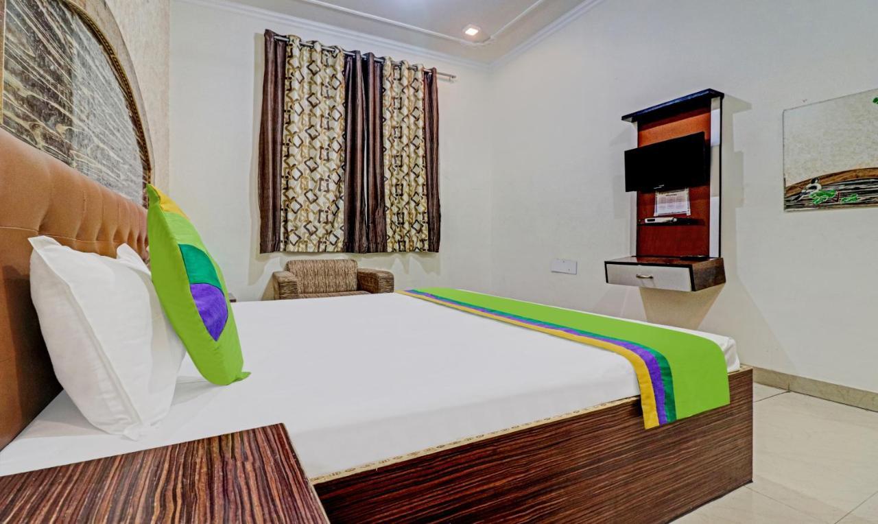 Treebo Trend Radha Palace Mathura Exterior foto