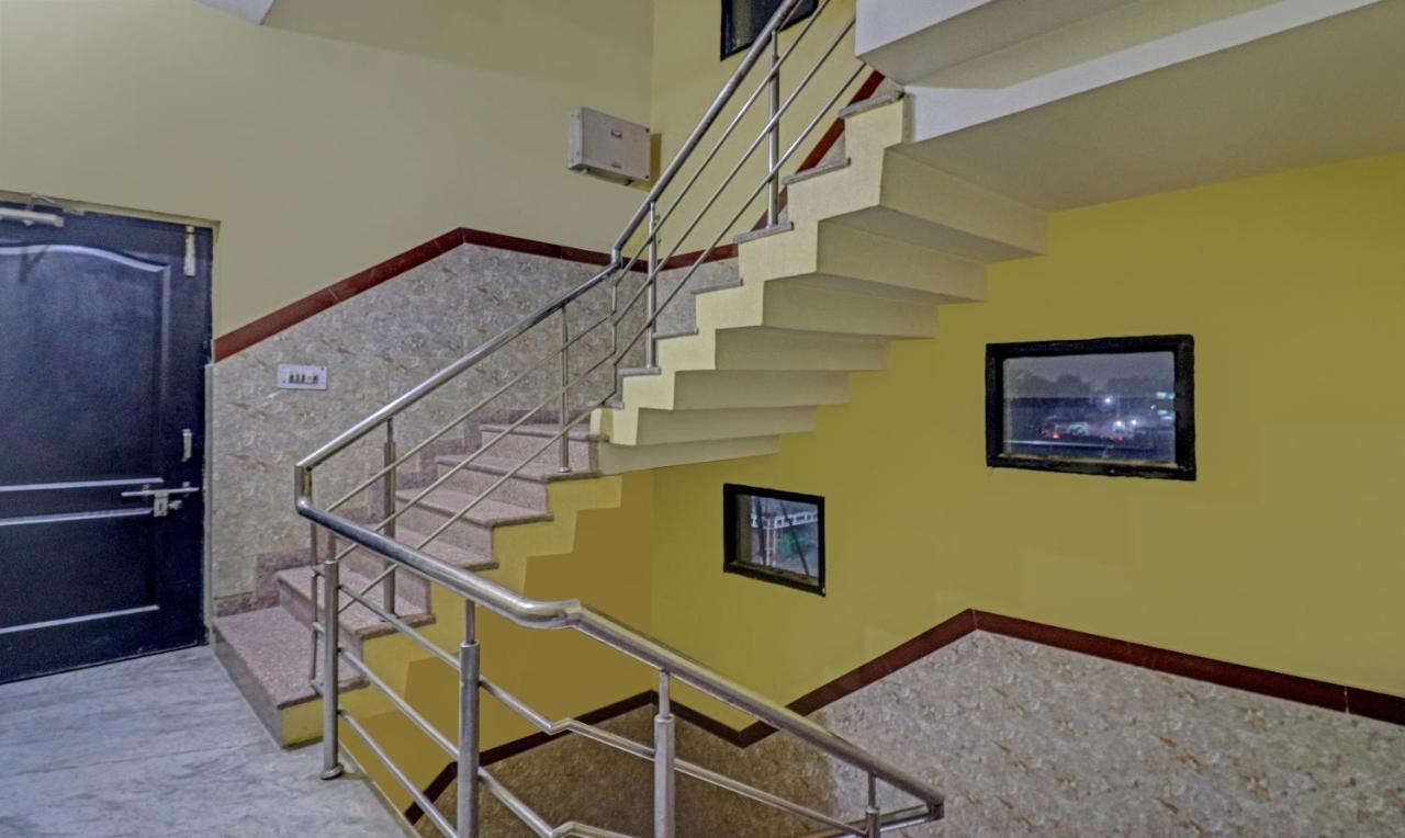 Treebo Trend Radha Palace Mathura Exterior foto