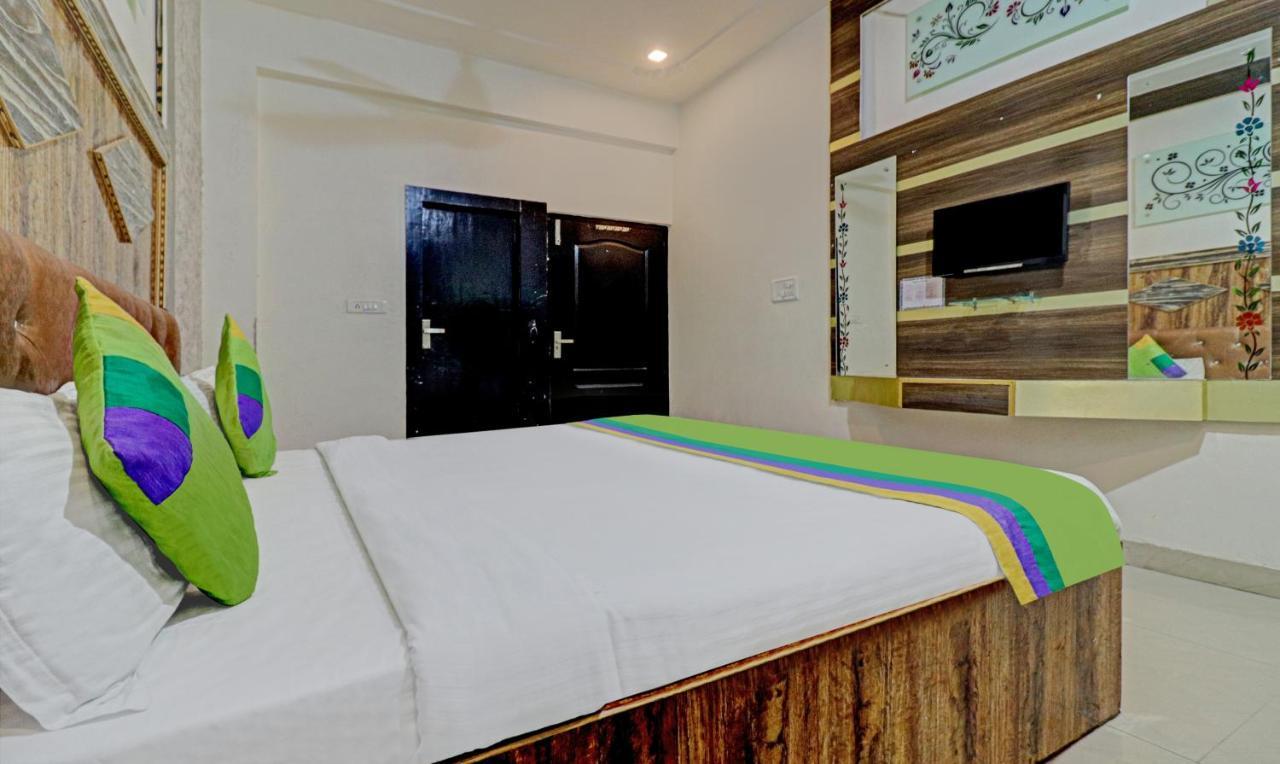 Treebo Trend Radha Palace Mathura Exterior foto
